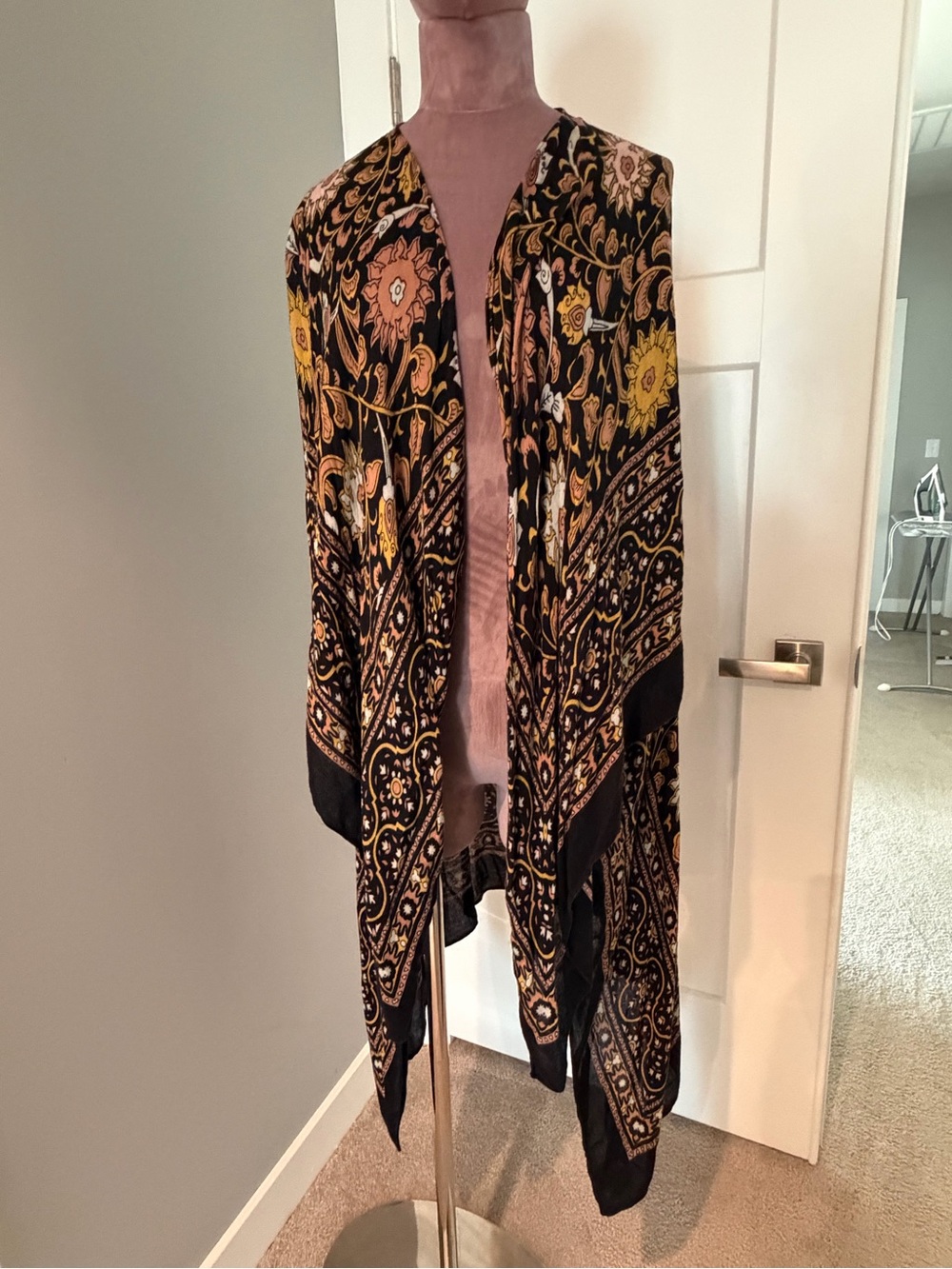 Women's Black Floral Drape kimono